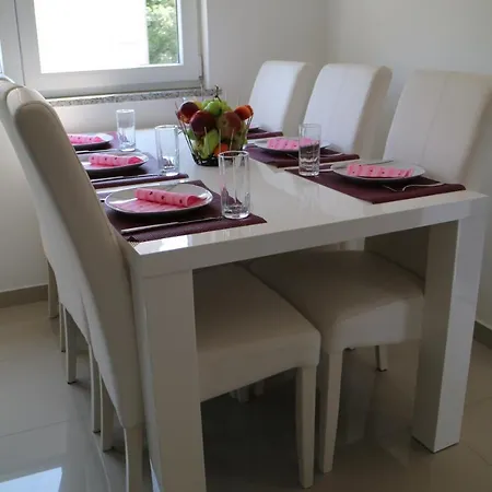 Apartment Apartman Mark Pula